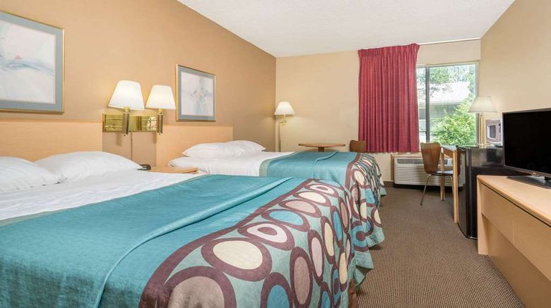 <b>Super 8 Menomonie Room</b>. Images powered by <a href="https://iceportal.shijigroup.com/" title="IcePortal" target="_blank">IcePortal</a>.