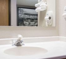 Super 8 Menomonie Room