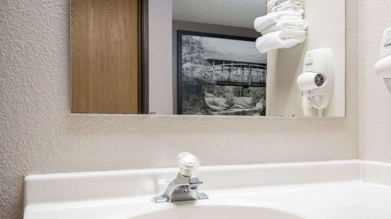 <b>Super 8 Menomonie Room</b>. Images powered by <a href="https://iceportal.shijigroup.com/" title="IcePortal" target="_blank">IcePortal</a>.