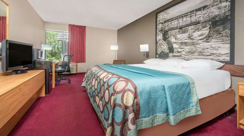 <b>Super 8 Menomonie Room</b>. Images powered by <a href="https://iceportal.shijigroup.com/" title="IcePortal" target="_blank">IcePortal</a>.
