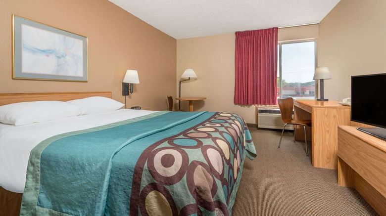 <b>Super 8 Menomonie Room</b>. Images powered by <a href="https://iceportal.shijigroup.com/" title="IcePortal" target="_blank">IcePortal</a>.