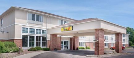 Super 8 Menomonie Exterior