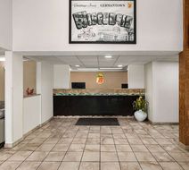 Super 8 Germantown/Milwaukee Lobby