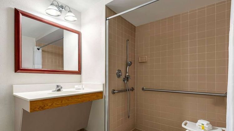 Super 8 Germantown/Milwaukee Room