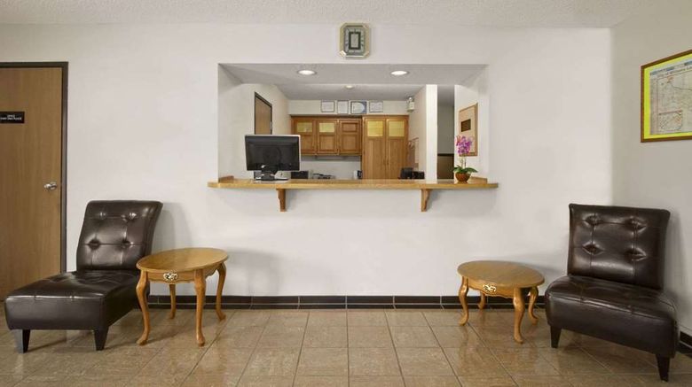 <b>Super 8 Williams Lake Lobby</b>. Images powered by <a href="https://iceportal.shijigroup.com/" title="IcePortal" target="_blank">IcePortal</a>.