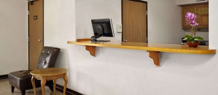 Super 8 Williams Lake Lobby