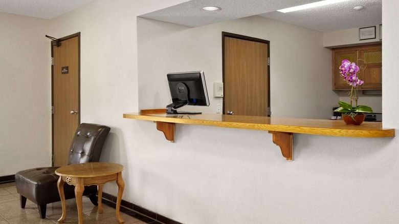 <b>Super 8 Williams Lake Lobby</b>. Images powered by <a href="https://iceportal.shijigroup.com/" title="IcePortal" target="_blank">IcePortal</a>.