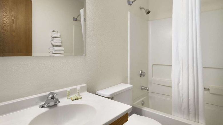 <b>Super 8 Williams Lake Room</b>. Images powered by <a href="https://iceportal.shijigroup.com/" title="IcePortal" target="_blank">IcePortal</a>.