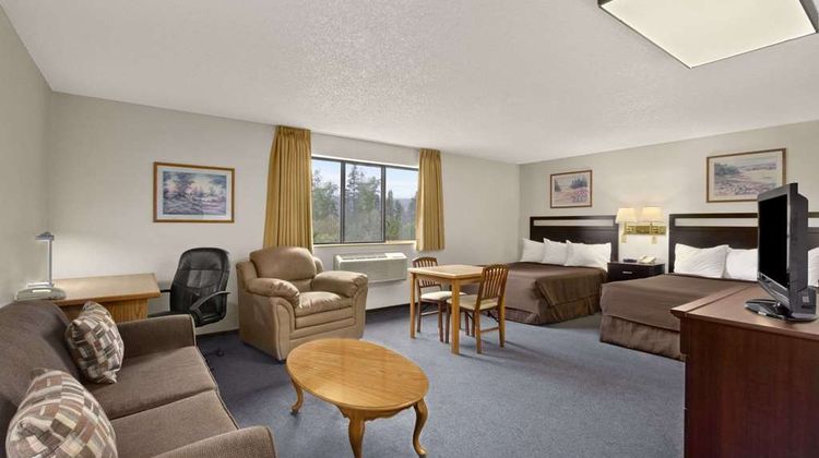 Super 8 Williams Lake Suite