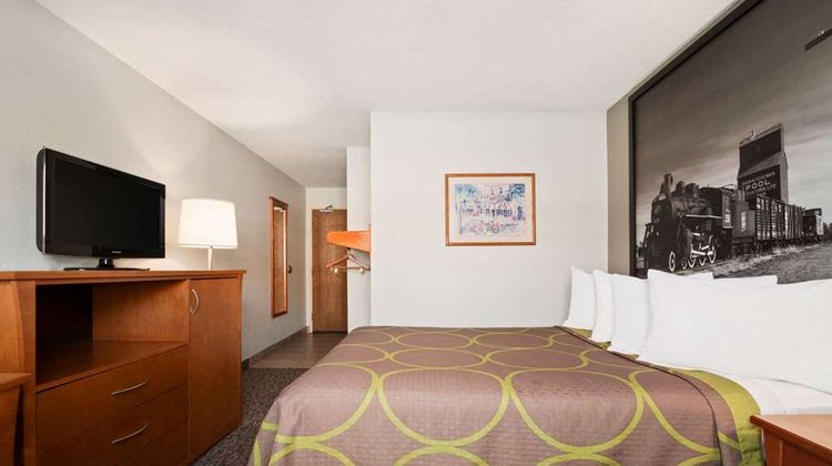 Super 8 by Wyndham Regina Room
