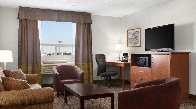 Super 8 by Wyndham Regina Suite