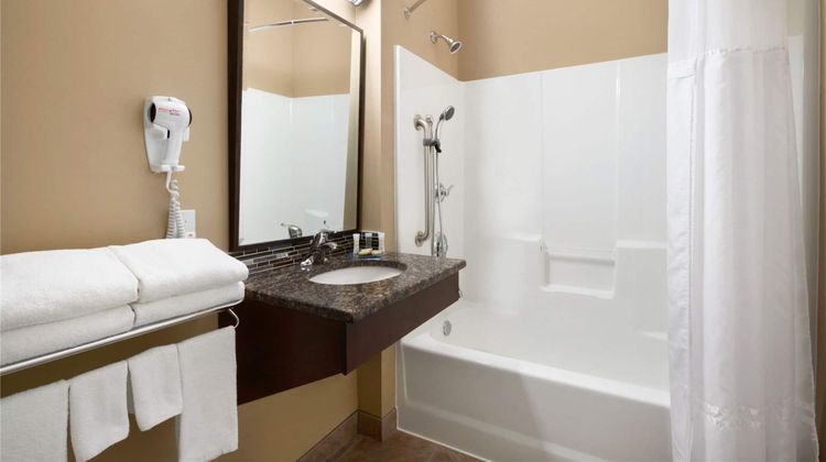 Super 8 by Wyndham Regina Room