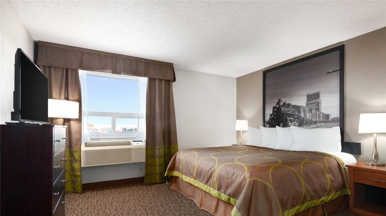 Super 8 by Wyndham Regina Suite