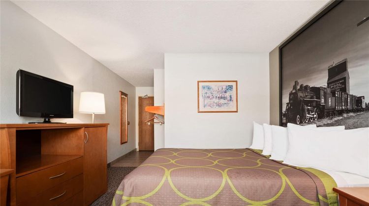 Super 8 by Wyndham Regina Room