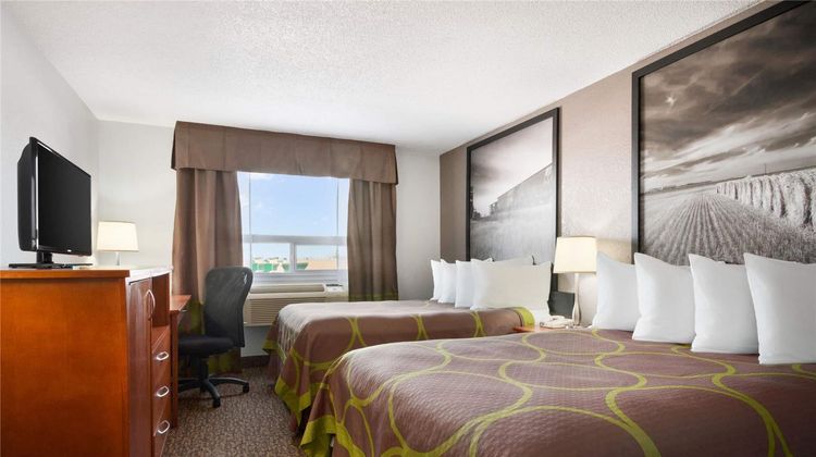 Super 8 by Wyndham Regina Room