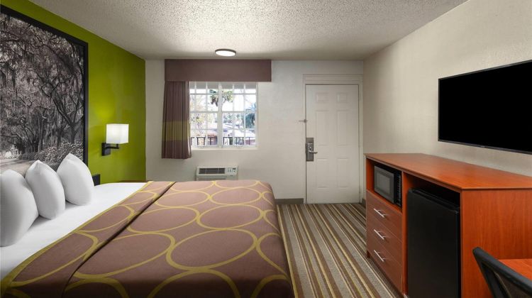 Super 8 Lake City Room