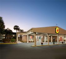 Super 8 Lake City Exterior
