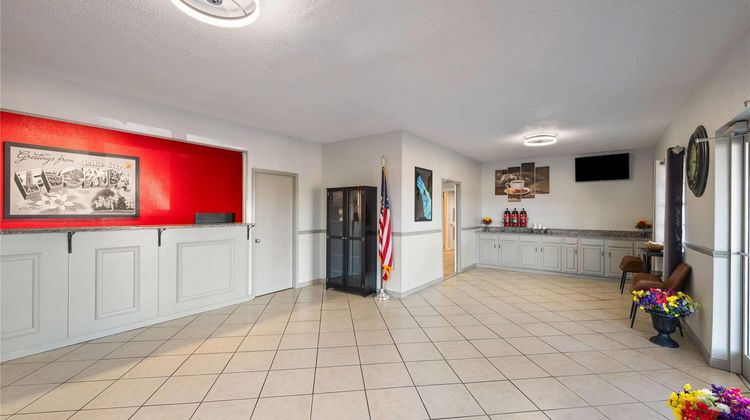 Super 8 Lake City Lobby