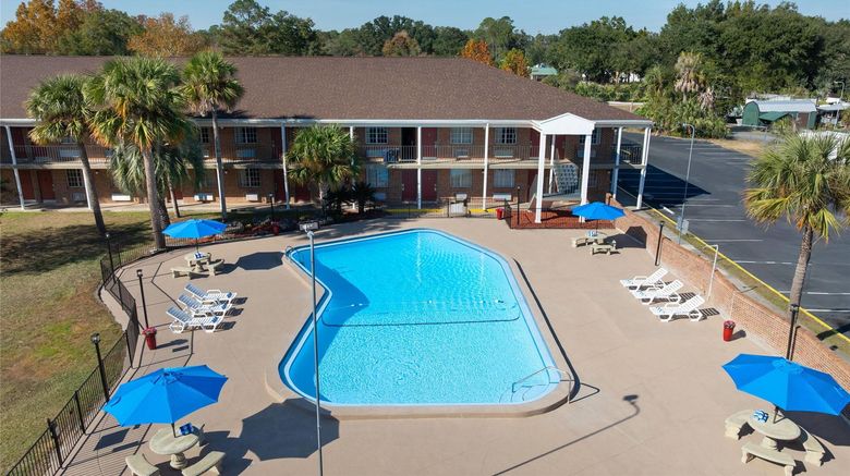 <b>Super 8 Lake City Pool</b>. Images powered by <a href="https://iceportal.shijigroup.com/" title="IcePortal" target="_blank">IcePortal</a>.