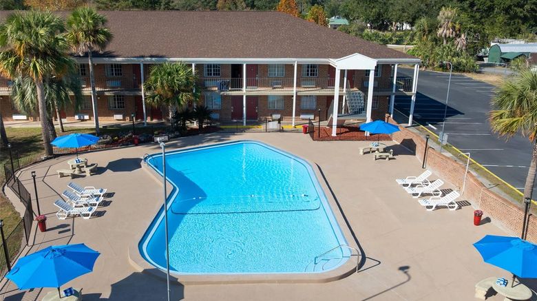 <b>Super 8 Lake City Pool</b>. Images powered by <a href="https://iceportal.shijigroup.com/" title="IcePortal" target="_blank">IcePortal</a>.