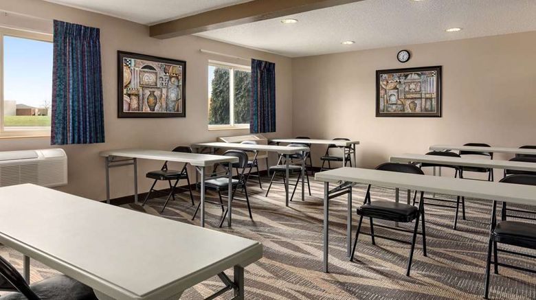 <b>Super 8 Joliet I-55 N/Chicago Meeting</b>. Images powered by <a href="https://iceportal.shijigroup.com/" title="IcePortal" target="_blank">IcePortal</a>.