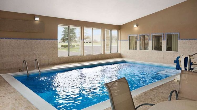 Super 8 Joliet I-55 N/Chicago Pool