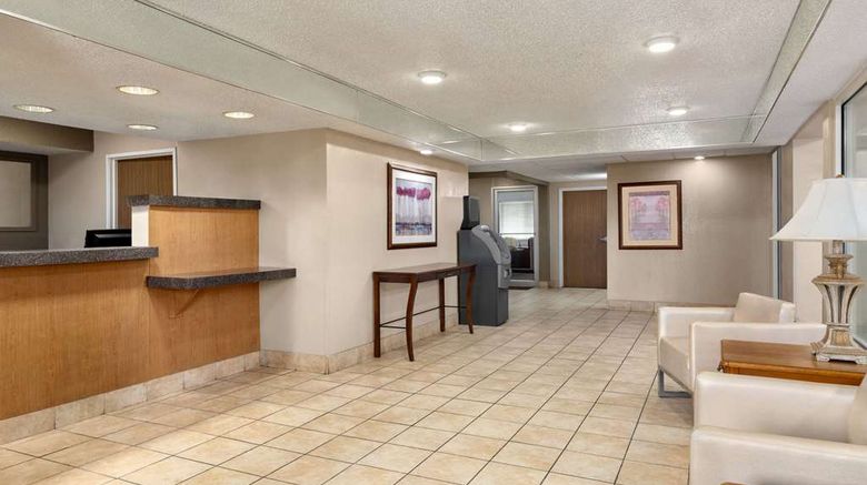 <b>Super 8 Joliet I-55 N/Chicago Lobby</b>. Images powered by <a href="https://iceportal.shijigroup.com/" title="IcePortal" target="_blank">IcePortal</a>.