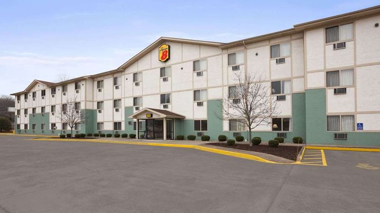 Super 8 Cromwell/Middletown Exterior. Images powered by <a href="https://iceportal.shijigroup.com" target="_blank" rel="noopener">Ice Portal</a>.