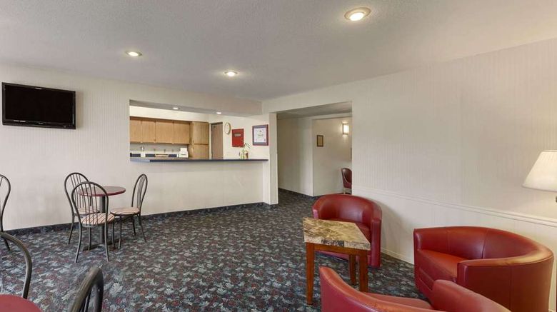 <b>Super 8 Cromwell/Middletown Lobby</b>. Images powered by <a href="https://iceportal.shijigroup.com/" title="IcePortal" target="_blank">IcePortal</a>.