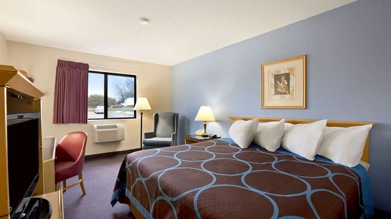 <b>Super 8 Cromwell/Middletown Room</b>. Images powered by <a href="https://iceportal.shijigroup.com/" title="IcePortal" target="_blank">IcePortal</a>.