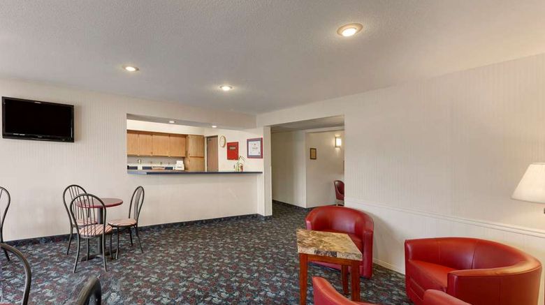 <b>Super 8 Cromwell/Middletown Lobby</b>. Images powered by <a href="https://iceportal.shijigroup.com/" title="IcePortal" target="_blank">IcePortal</a>.