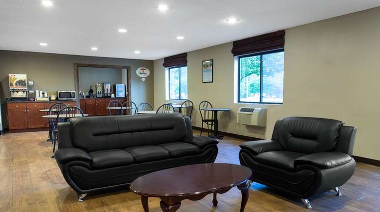 Super 8 Cromwell/Middletown Lobby
