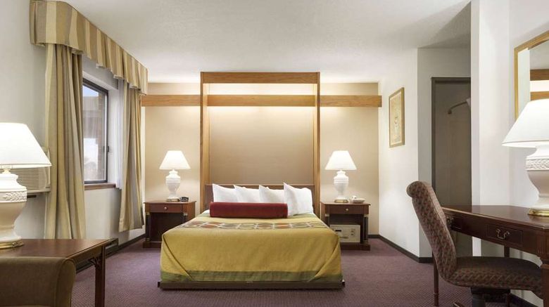 <b>Super 8 Milwaukee Airport Suite</b>. Images powered by <a href="https://iceportal.shijigroup.com/" title="IcePortal" target="_blank">IcePortal</a>.