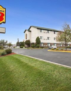 Super 8 Milwaukee Airport