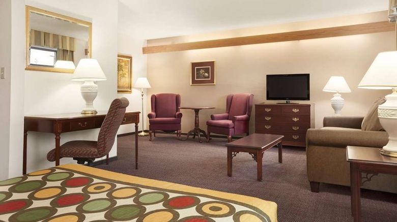 <b>Super 8 Milwaukee Airport Suite</b>. Images powered by <a href="https://iceportal.shijigroup.com/" title="IcePortal" target="_blank">IcePortal</a>.