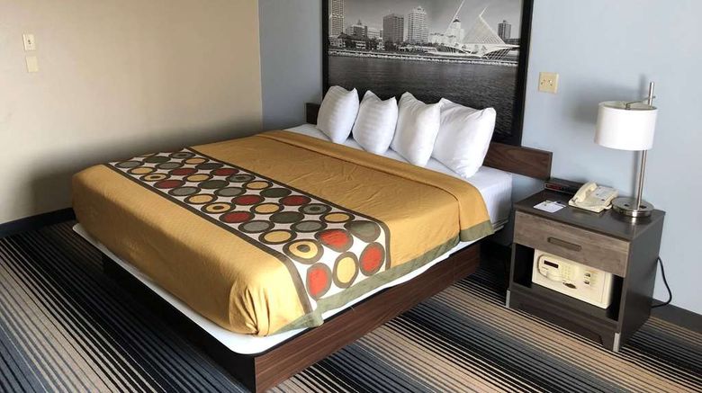 <b>Super 8 Milwaukee Airport Room</b>. Images powered by <a href="https://iceportal.shijigroup.com/" title="IcePortal" target="_blank">IcePortal</a>.