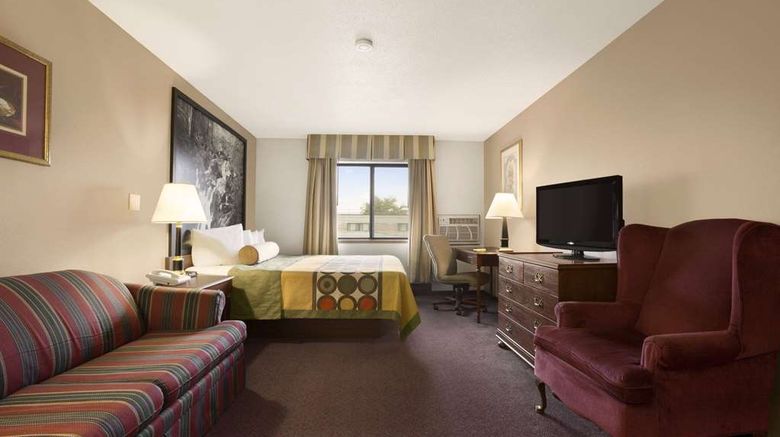 <b>Super 8 Milwaukee Airport Room</b>. Images powered by <a href="https://iceportal.shijigroup.com/" title="IcePortal" target="_blank">IcePortal</a>.