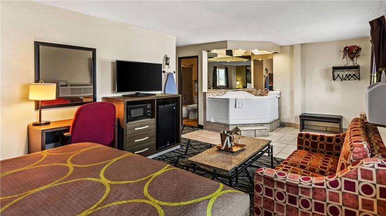 <b>Super 8 Independence Kansas City Suite</b>. Images powered by <a href="https://iceportal.shijigroup.com/" title="IcePortal" target="_blank">IcePortal</a>.