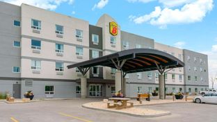 Super 8 Winnipeg East