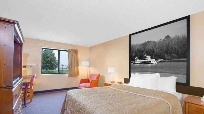 <b>Super 8 Clear Lake Room</b>. Images powered by <a href="https://iceportal.shijigroup.com/" title="IcePortal" target="_blank">IcePortal</a>.