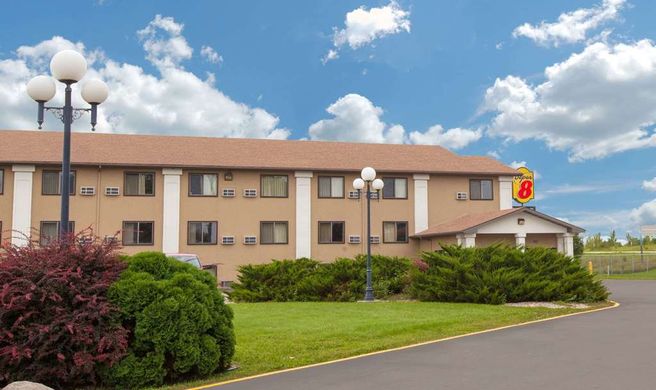 Super 8 Clear Lake Exterior