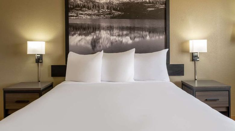 <b>Super 8 Clinton Room</b>. Images powered by <a href="https://iceportal.shijigroup.com/" title="IcePortal" target="_blank">IcePortal</a>.