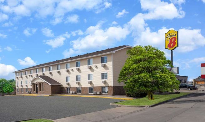 Super 8 Clinton Exterior