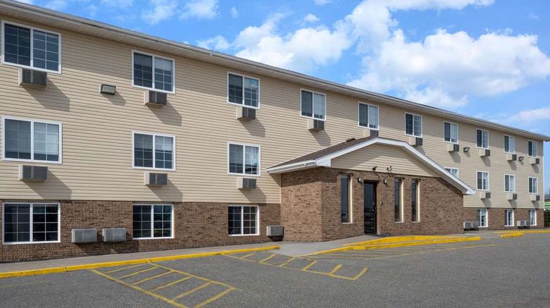 <b>Super 8 Clinton Exterior</b>. Images powered by <a href="https://iceportal.shijigroup.com/" title="IcePortal" target="_blank">IcePortal</a>.