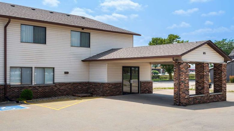 <b>Super 8 Dyersville Exterior</b>. Images powered by <a href="https://iceportal.shijigroup.com/" title="IcePortal" target="_blank">IcePortal</a>.