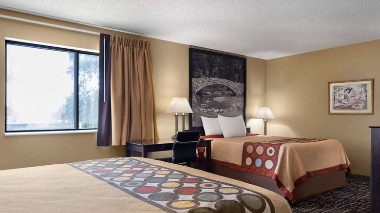 <b>Super 8 Dyersville Suite</b>. Images powered by <a href="https://iceportal.shijigroup.com/" title="IcePortal" target="_blank">IcePortal</a>.