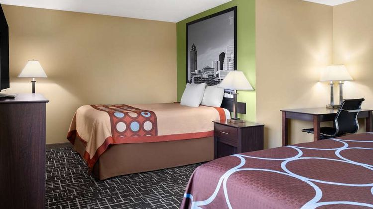Super 8 Dyersville Suite