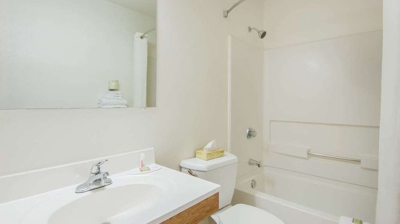 <b>Super 8 Salmon Arm Room</b>. Images powered by <a href="https://iceportal.shijigroup.com/" title="IcePortal" target="_blank">IcePortal</a>.