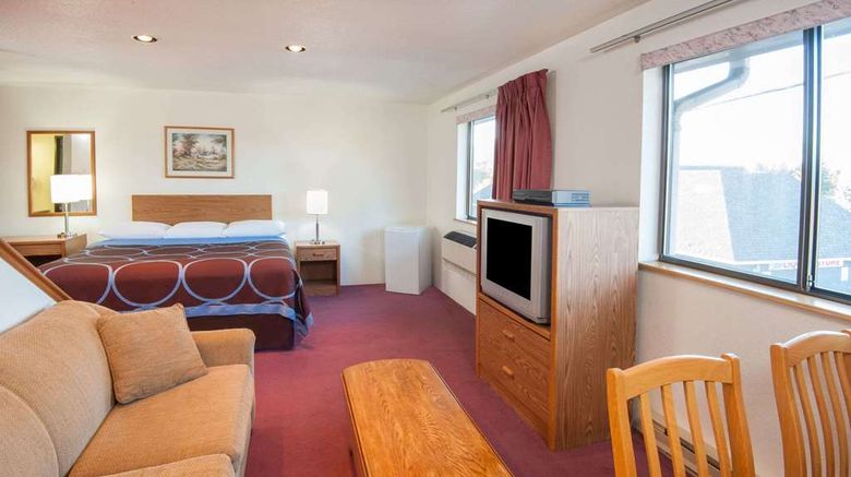 <b>Super 8 Salmon Arm Suite</b>. Images powered by <a href="https://iceportal.shijigroup.com/" title="IcePortal" target="_blank">IcePortal</a>.