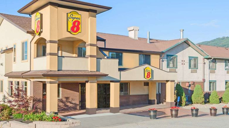 Super 8 Salmon Arm Exterior. Images powered by <a href="https://iceportal.shijigroup.com" target="_blank" rel="noopener">Ice Portal</a>.